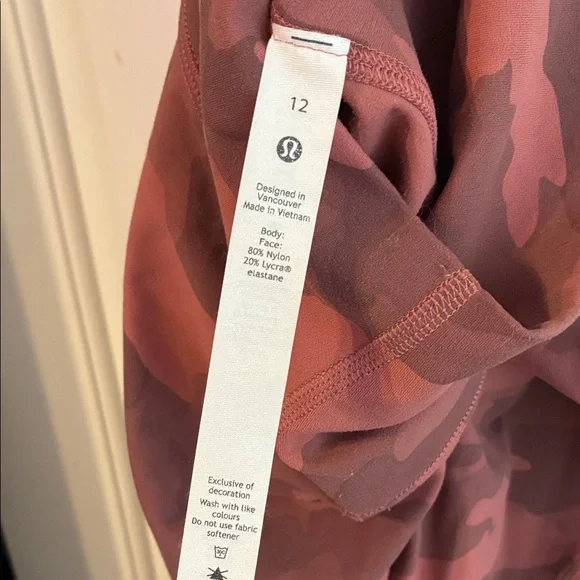 Lululemon dark pink camouflage leggings - Picture 2 of 2